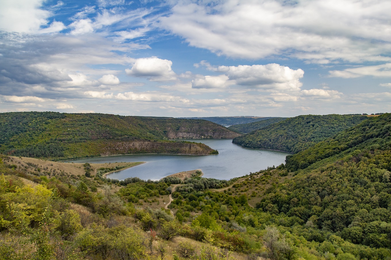 Гори, озера та острови: 10 вражаючих місць України для мандрівки на День незалежності